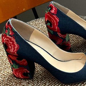 Jessica Simpson Lannah Floral Embroidered Block Heel Pump